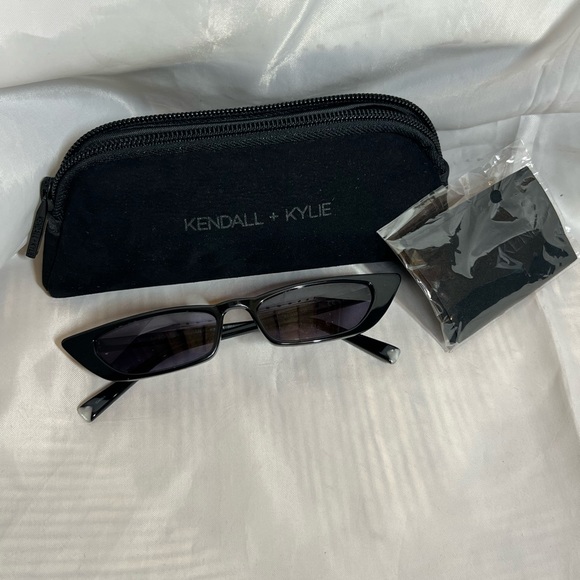 Kendall & Kylie Accessories - Kendal + Kylie sunglasses with suede case